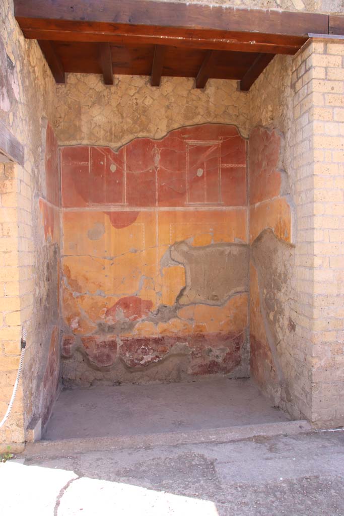 Ins. Orientalis I, 2, Herculaneum, September 2019.
Looking south to ala in south-east corner of atrium. Photo courtesy of Klaus Heese.